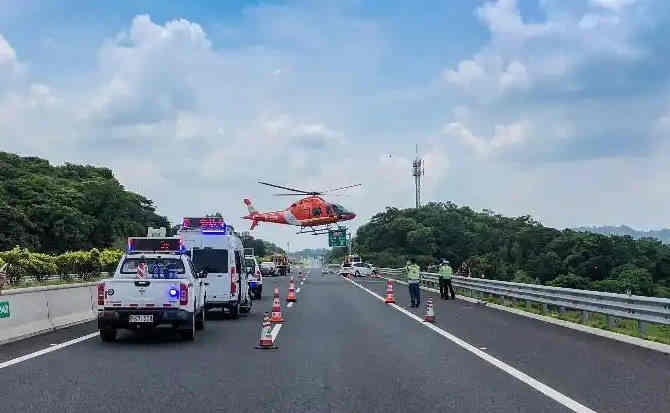 乡城高速公路汽车救援案例