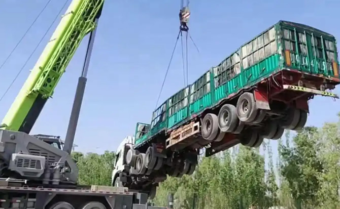 乡城道路脱困救援案例